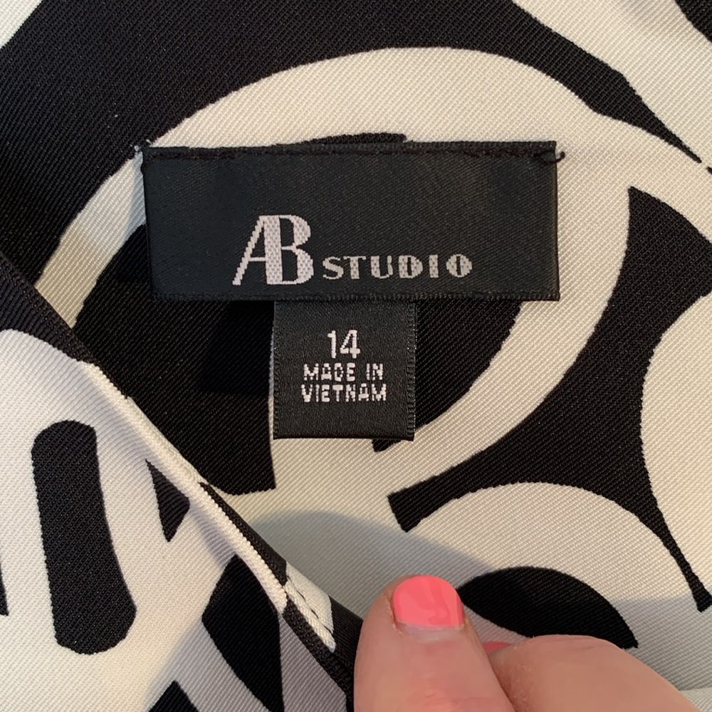 AB Studio Black Sheath Midi Dress with Sleeveless Design and Crew Neck EUC - Picture 3 of 7